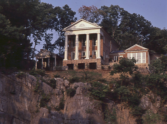 homestead-preserve-chadsworth-columns-1