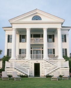 The 20-foot columns and classical façade of Chadsworth Cottage make it a Figure Eight Island landmark. Designer Christine G. H. Franck combined Greek Revival, Federal, and Palladian elements to create this waterfront villa for client Jeffrey L. Davis.
